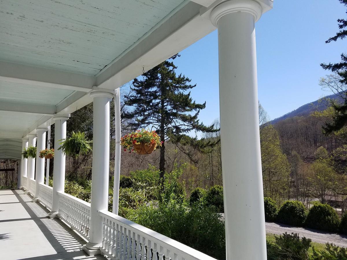 Grand Old Lady Hotel Waynesville Exterior photo
